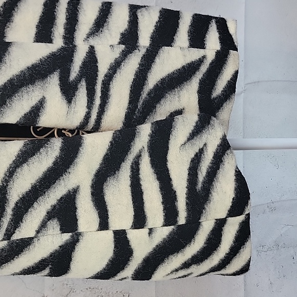 Chico's Zebra Print Open Front Vest Womens Size M ( Chicos Size 1) - Picture 3 of 10